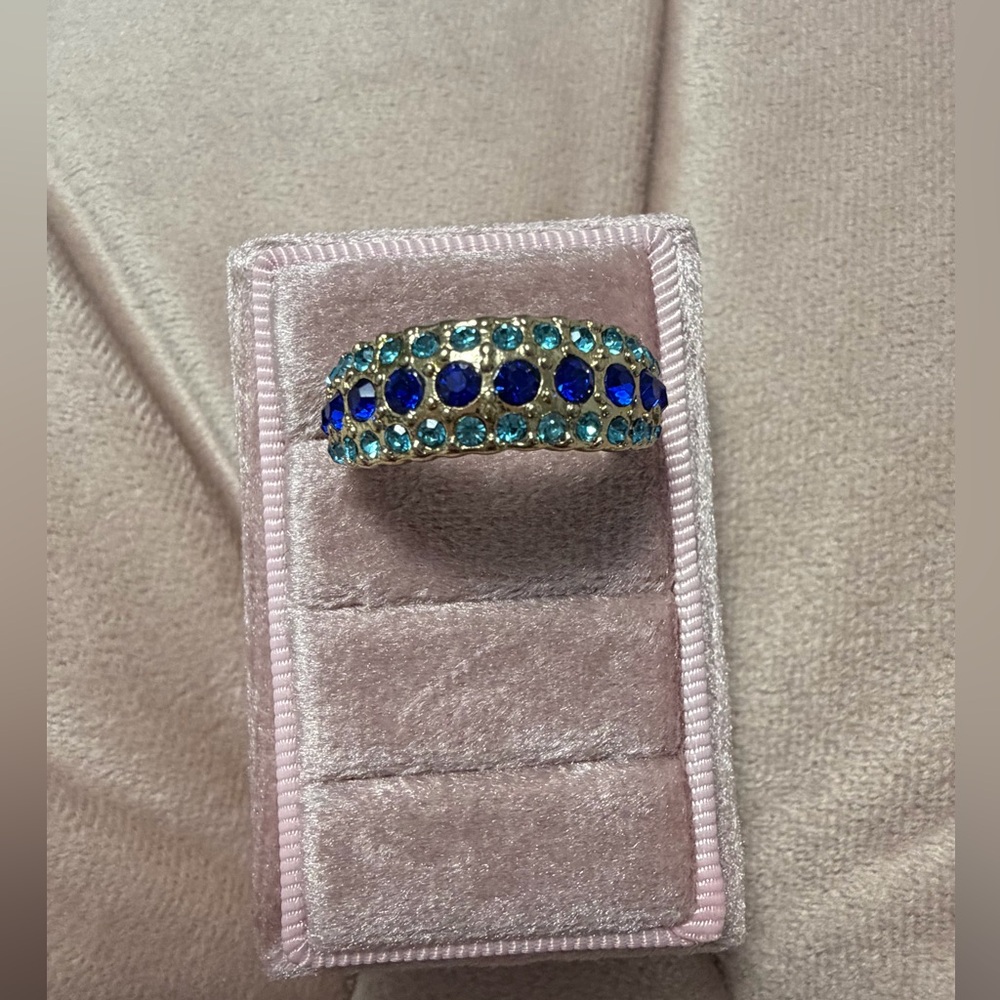 Elegant Blue and Gold Women's Ring